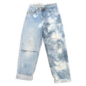 Distressed Two Toned Levi’s Denim 30”